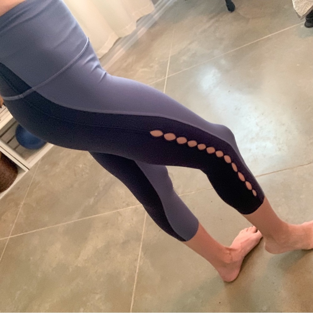 Athleta Horizon Scallop Capri Leggings XS